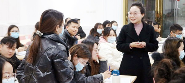 临渭 专家指导+名师授课+培优补弱+日清月结的教学模式