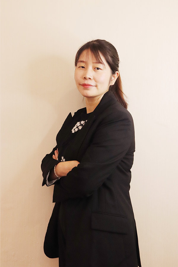 临渭吕瑶 本科学历,毕业于陕西师范大学