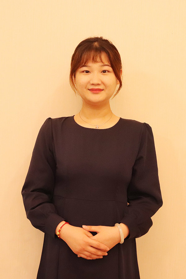 临渭文哲 本科学历，优秀班主任